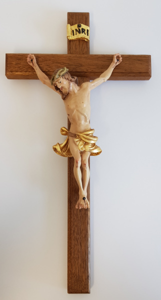 Kreuz aus Buchenholz mit Corpus gold geschnitzt 