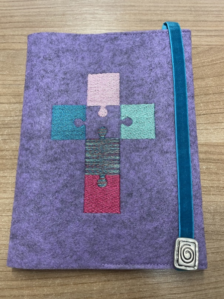 Gotteslobhülle Filz lavendel-meliert Puzzle-Kreuz 
